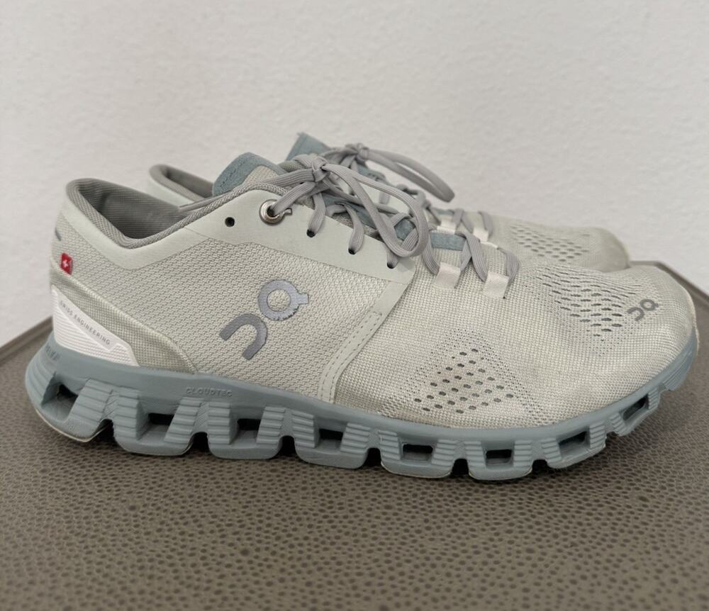On Cloud X Swiss Engineering Women's Size 9 Running Shoes Aloe Surf